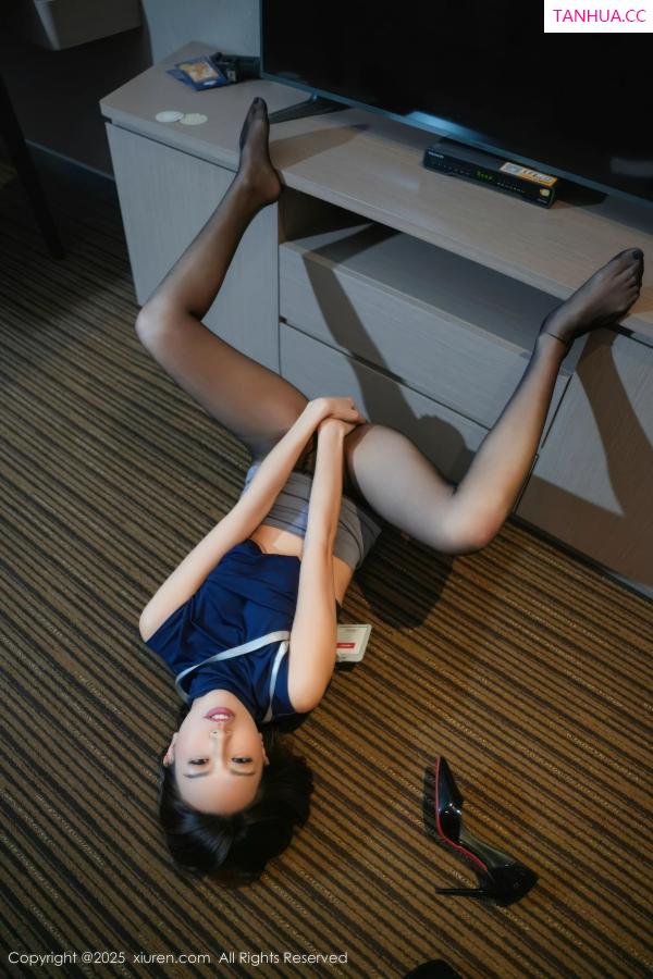   [XiuRen]高清写真图 2025.09.17 No.10777 Well11 蓝色职业装第43张图片